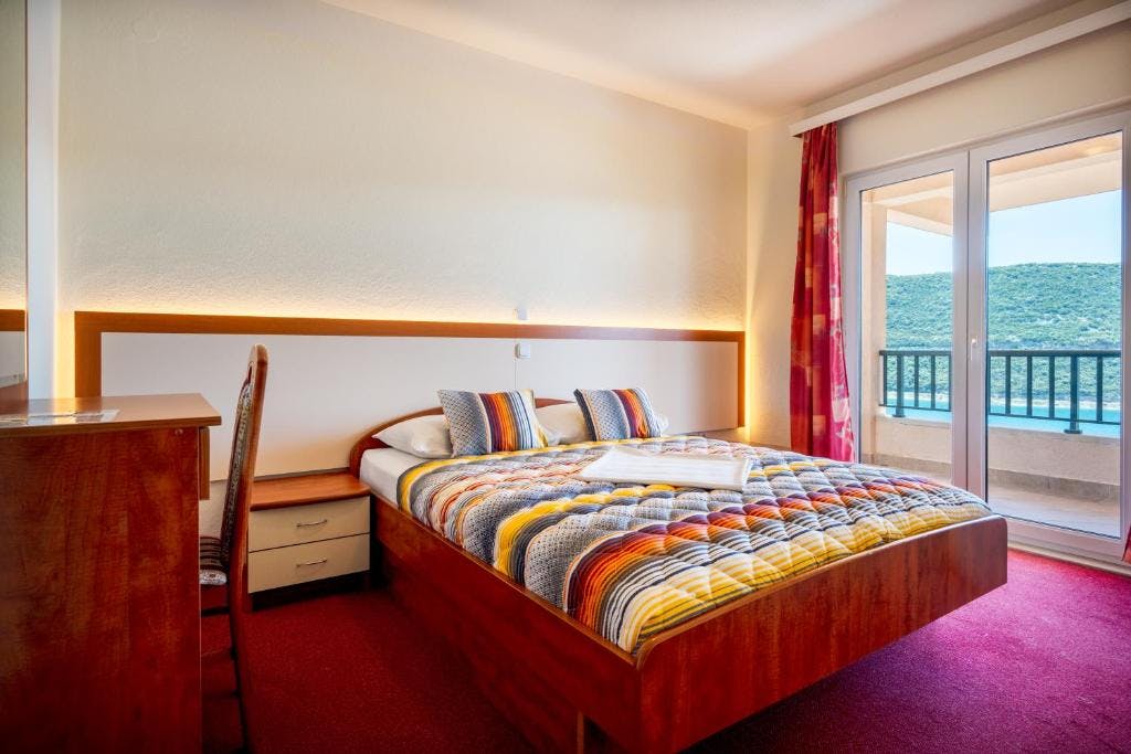 Hotel Adria - Poletni oddih v Neumu, Neum, Bosna in Hercegovina - 322 EUR - 3x nočitev v dvoposteljni sobi za 2 osebi (otrok do 7. leta brezplačno), Zajtrk