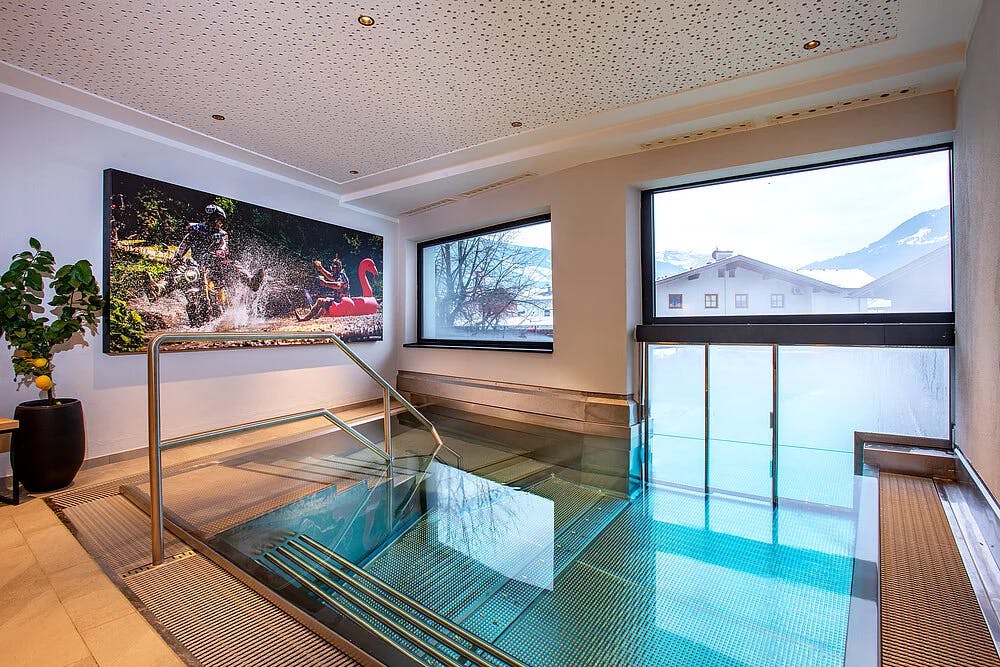 Hotel Zum Pinzger - Autentičan alpski odmor u Tirolu, Stumm im Zillertal, Austrija - 511 EUR - 3x noćenje u Standard dvokrevetnoj sobi s balkonom (2+0) za 2 osobe, Polupansion (bogat buffet doručak i večera u 4 slijeda s vegetarijanskim opcijama, uključujući salatni buffet)