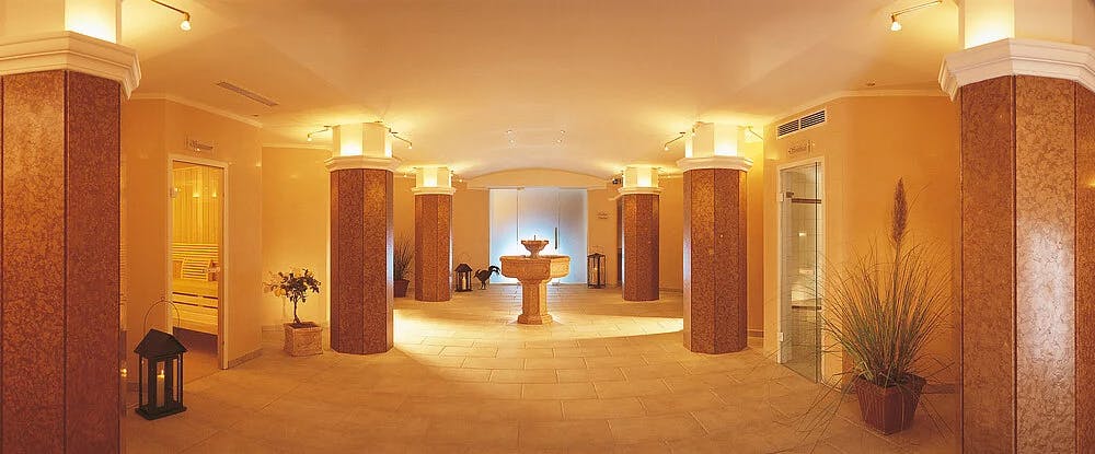 Hotel Zum Pinzger - Autentičan alpski odmor u Tirolu, Stumm im Zillertal, Austrija - 575 EUR - 3x noćenje u Superior dvokrevetnoj sobi s balkonom i dodatnim ležajem (2+2) za 2 osobe (1 dijete do 11,99 godina boravi besplatno), Polupansion (bogat buffet doručak i večera u 4 slijeda s vegetarijanskim opcijama, uključujući salatni buffet)