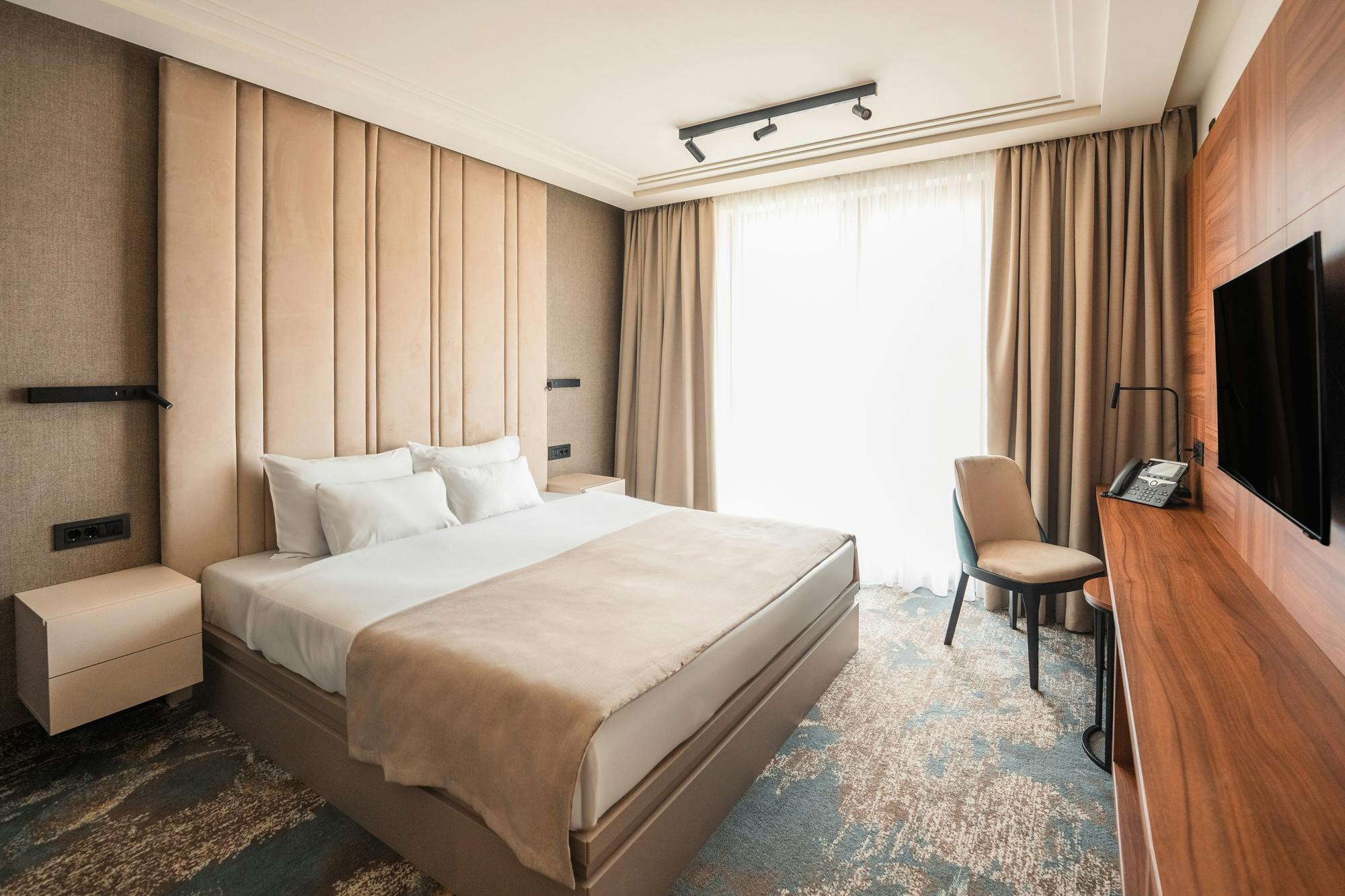 Hotel Kocka - Wellness oddih v srcu Vrnjačke Banje, Vrnjačka Banja, Srbija - 260 EUR - 2x nočitev v Premium King sobi za 2 osebi (otrok do 12. leta brezplačno), Polpenzion
