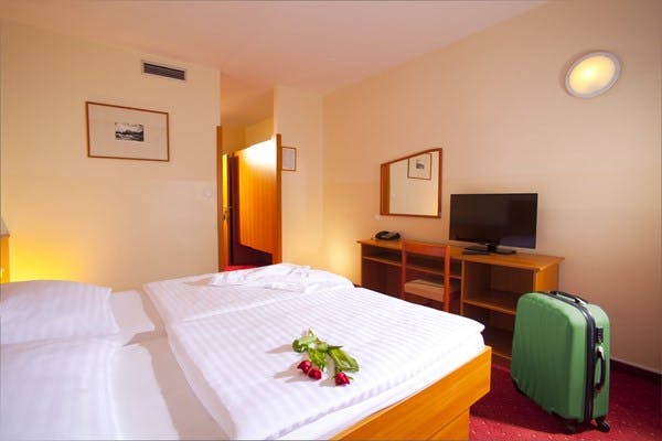 Hotel Vesna - Terme Topolšica - Jesen in zima v termah s polnim penzionom , Topolšica, Slovenija - 259 EUR - 2x nočitev v dvoposteljni Standard sobi za 2 osebi (1 otrok do 9,99 let in 1 otrok do 4,99 let brezplačno), Polni penzion