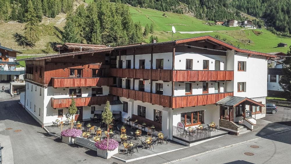 First mountain hotel Ötztal - Odmor udvoje, Längenfeld, Austrija - 579 EUR - 3x noćenje u dvokrevetnoj sobi s balkonom za 2 osobe, All inclusive