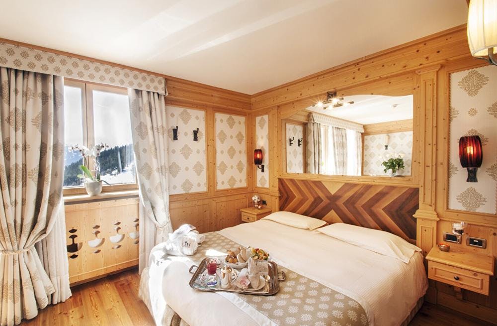 Cristal Palace Hotel - Wellness oddih v osrčju Dolomitov, Madonna di Campiglio, Italija - 309 EUR - 2x nočitev v Classic dvoposteljni sobi za 2 osebi, Zajtrk