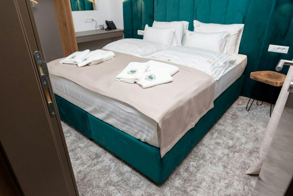 Hotel Forest - Oddih na Jahorini med tednom, Pale, Bosna in Hercegovina - 147 EUR - 1x nočitev v družinskem apartmaju z 2 spalnicama in razgledom za 1 osebo, Zajtrk