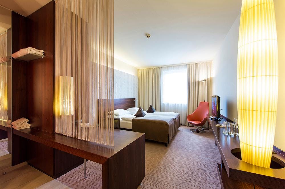 Das Seepark Wörthersee Resort - Wellness oddih , Celovec, Avstrija - 429 EUR - 2x nočitev v Standard dvoposteljni sobi s pogledom proti univerzi za 2 osebi (1 otrok do 6. leta brezplačno), Zajtrk