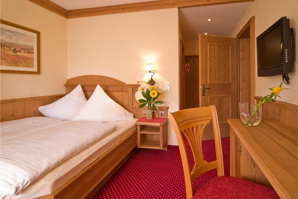 Hotel Tramser Hof - Popoln zimski oddih, Landeck, Avstrija - 695 EUR - 3x nočitev v Standard dvoposteljni sobi za 2 osebi (1 otrok do 12,99 let brezplačno), Polpenzion