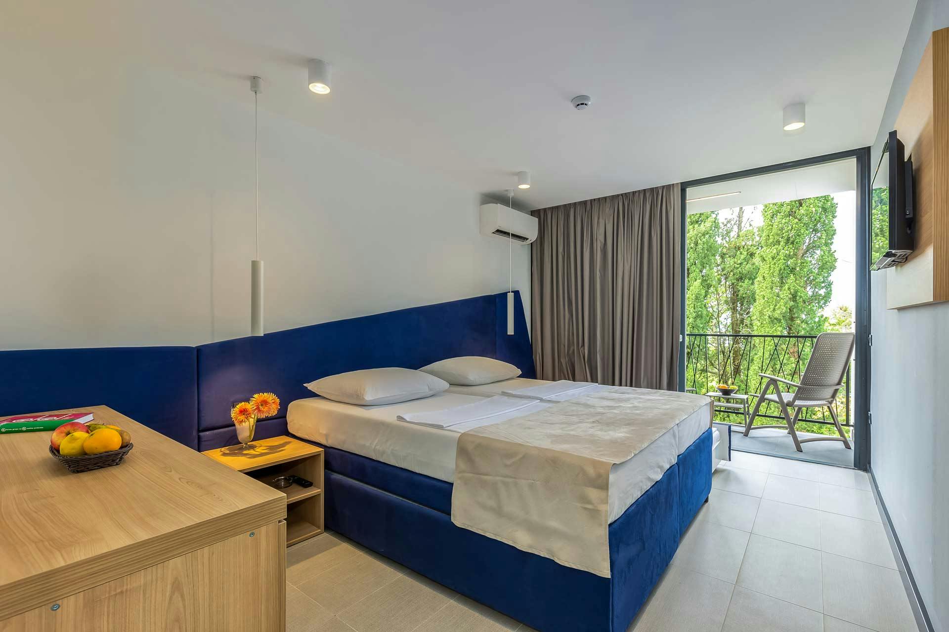 Holiday Resort Ad Turres - Poletje v Crikvenici - Posebna akcijska cena, Crikvenica, Hrvaška - 268 EUR - 2x nočitev v Standard dvoposteljni sobi z balkonom za 2 osebi (1 otrok do 11,99 let brezplačno), Polpenzion