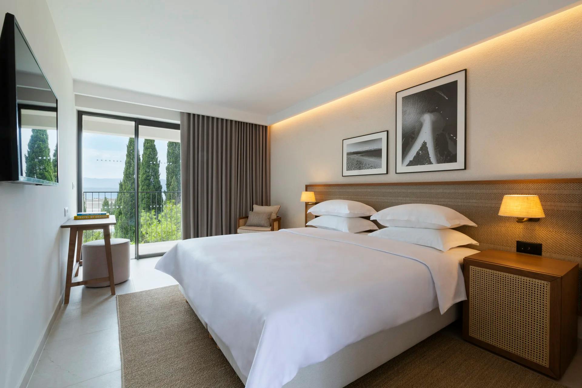 Bluesun Holiday Village Bonaca - Last minute poletje s polnim penzionom na Braču, Bol, Hrvaška - 780 EUR - 3x nočitev v Standard dvoposteljni sobi plus z balkonom (morska stran) za 2 osebi  (1 otrok do 9,99 let brezplačno), Polni penzion