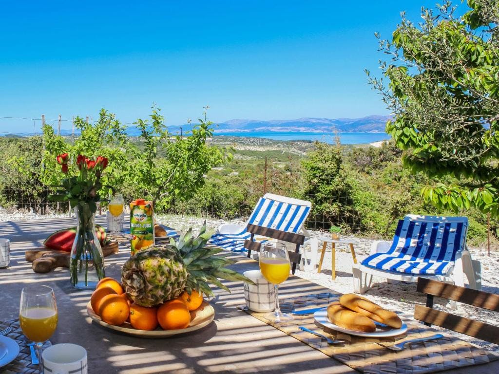 Holiday Home Dubrova - Rujanski bijeg na Braču s okusima Dalmacije