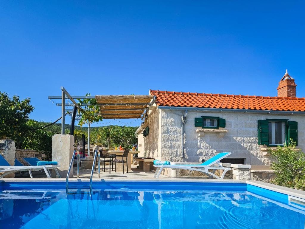 Holiday Home Dubrova - Last minute bijeg na Braču s okusima Dalmacije