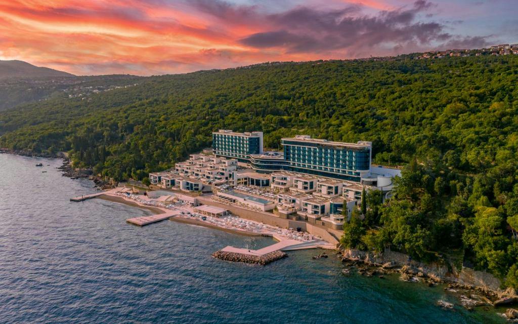 Hilton Rijeka Costabella Beach Resort & Spa - Obiteljski vikend odmor s doručkom
