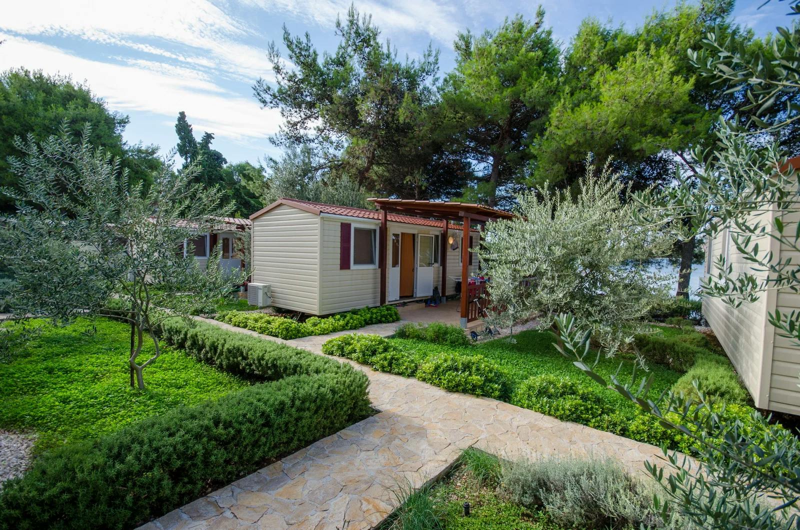 Kamp Rožac - Comfort kućica - Romantična jesen u Trogiru