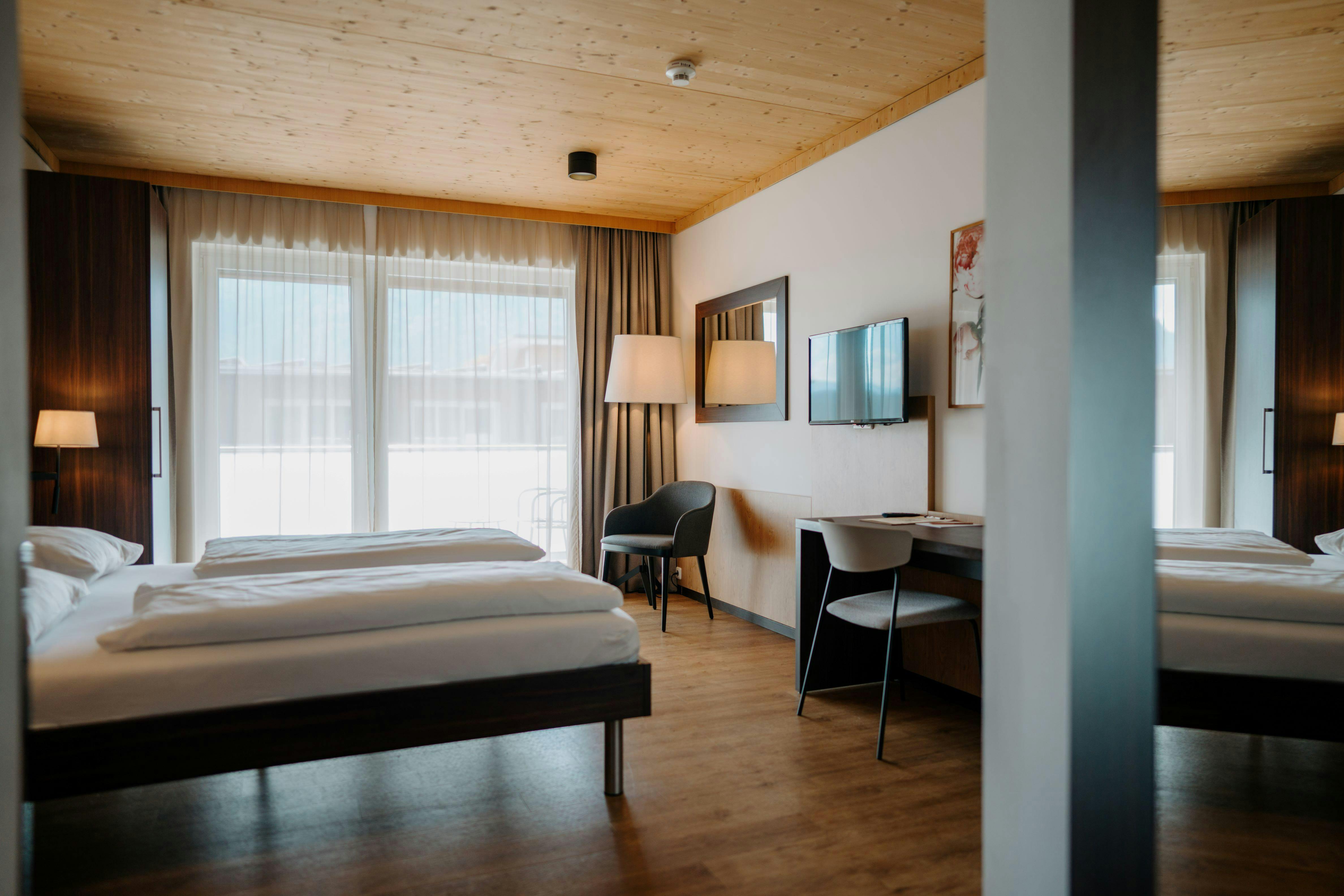 Hotel Educare - Zimski wellness oddih ob obali Osojskega jezera, Treffen, Avstrija - 769 EUR - 5x nočitev v dvoposteljni Standard sobi za 2 osebi, Zajtrk